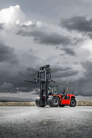 Kalmar_Heavy Forklift_DCG380-540_3.jpg